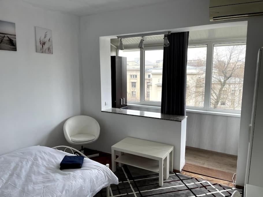 Studio Facultatea De Drept Boekarest Buitenkant foto