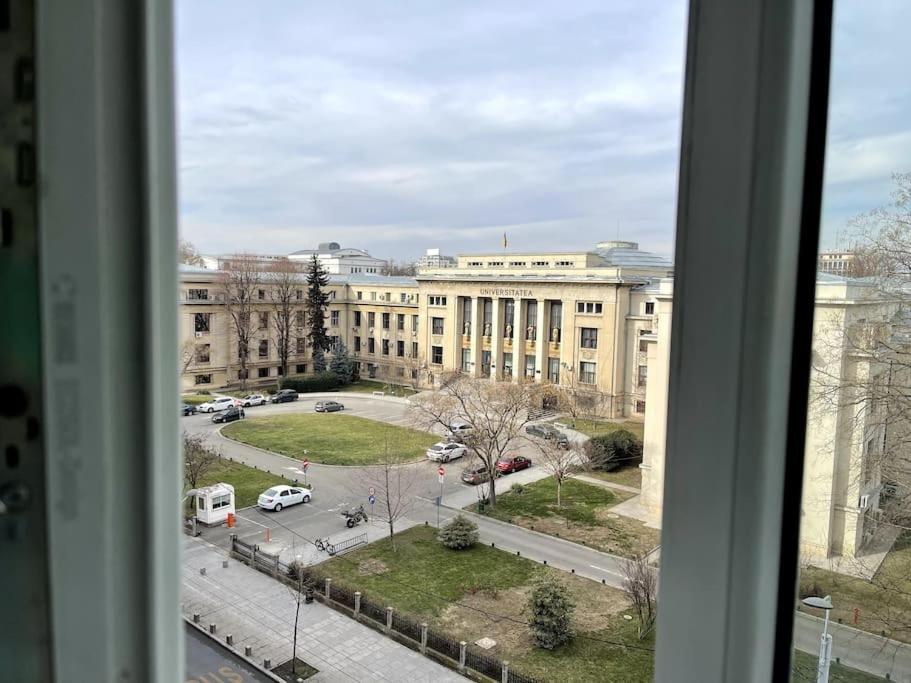 Studio Facultatea De Drept Boekarest Buitenkant foto