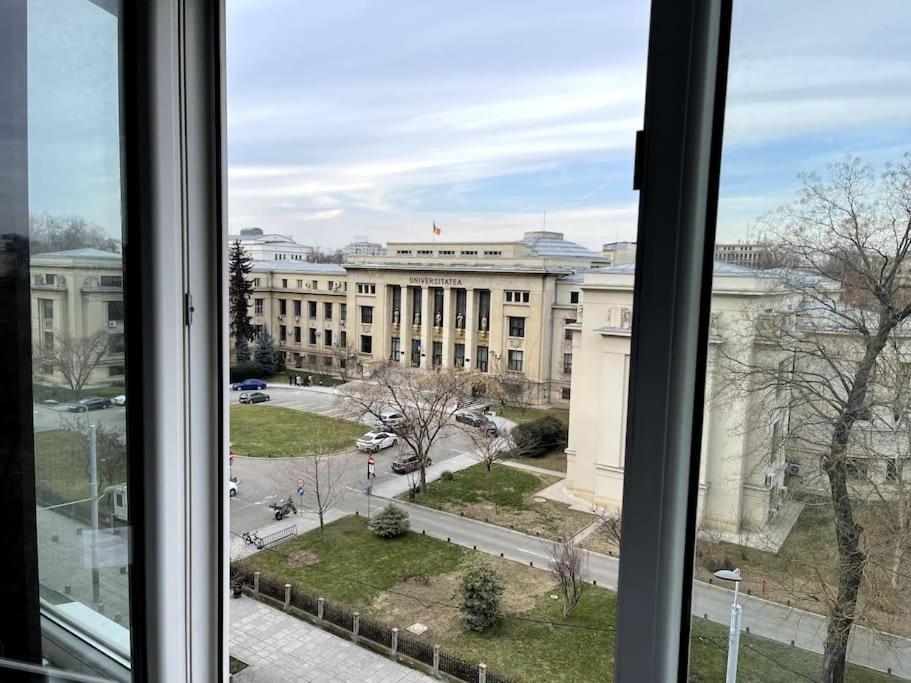 Studio Facultatea De Drept Boekarest Buitenkant foto