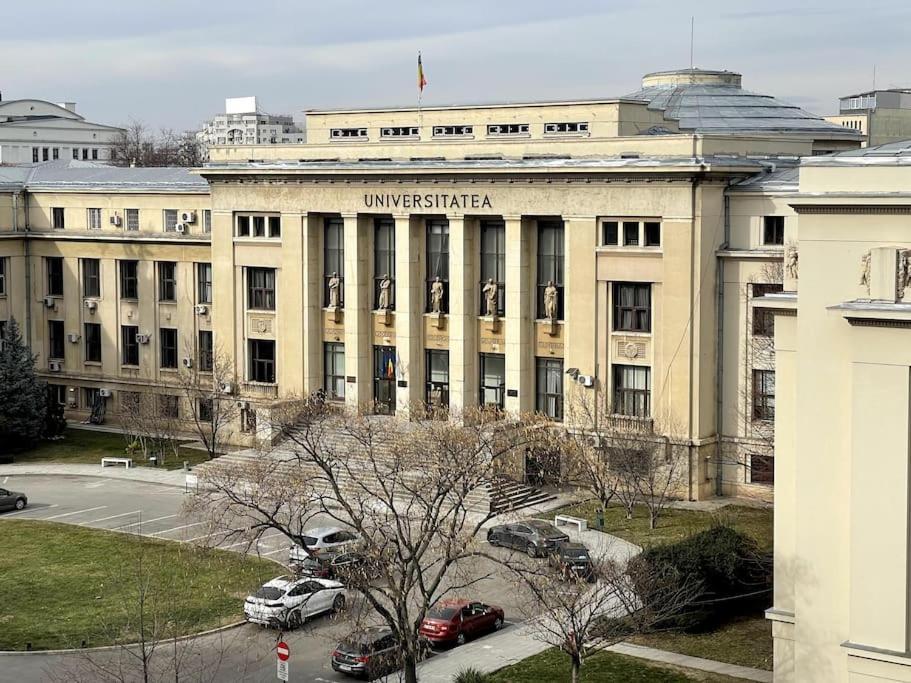 Studio Facultatea De Drept Boekarest Buitenkant foto